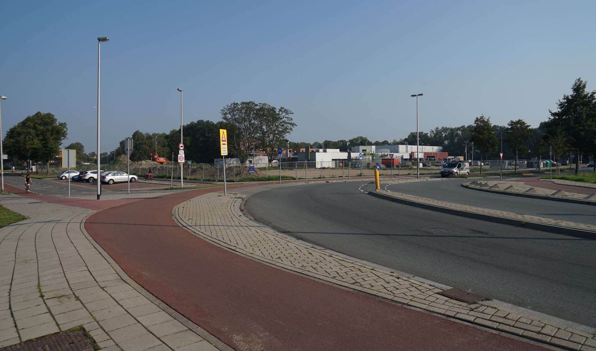 De voorrangssituatie op de kruising Ericalaan - Willem-Alexanderlaan - Mauritssingel blijft zoals die nu is.  