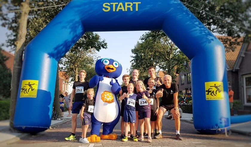 De RIJC leden bij de start van de Rijnloop afgelopen maandagavond.
