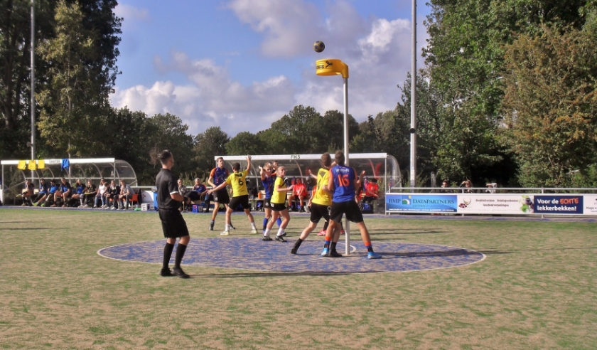 De tweede helft van de veldcompetitie voor korfbal in Nederland, die van half april tot half juni zou duren, wordt niet gespeeld. Net als het restant van de zaalcompetitie. | Archieffoto