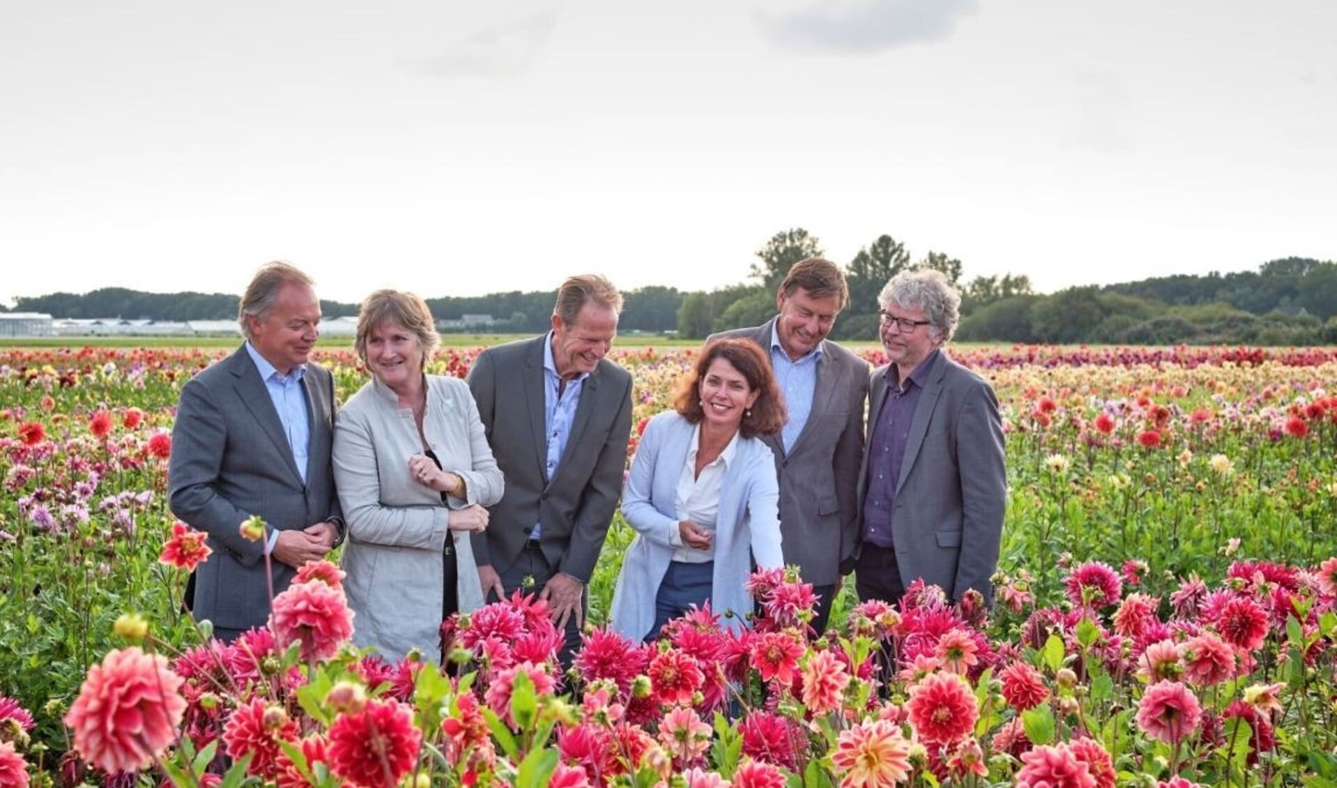 Van links naar rechts: Lars Flinkerbusch, Jon Hermans-Vloedbeld, Arie van Erk, Paulette Timmerman, Jan Bout en Marco Beijersbergen. Op de foto ontbreken leden Jos Vranken en Willy Spaan