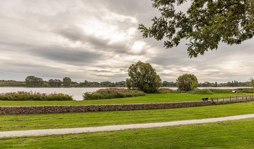 Op deze plek aan de Klinkenbergerplas komt Loetje.