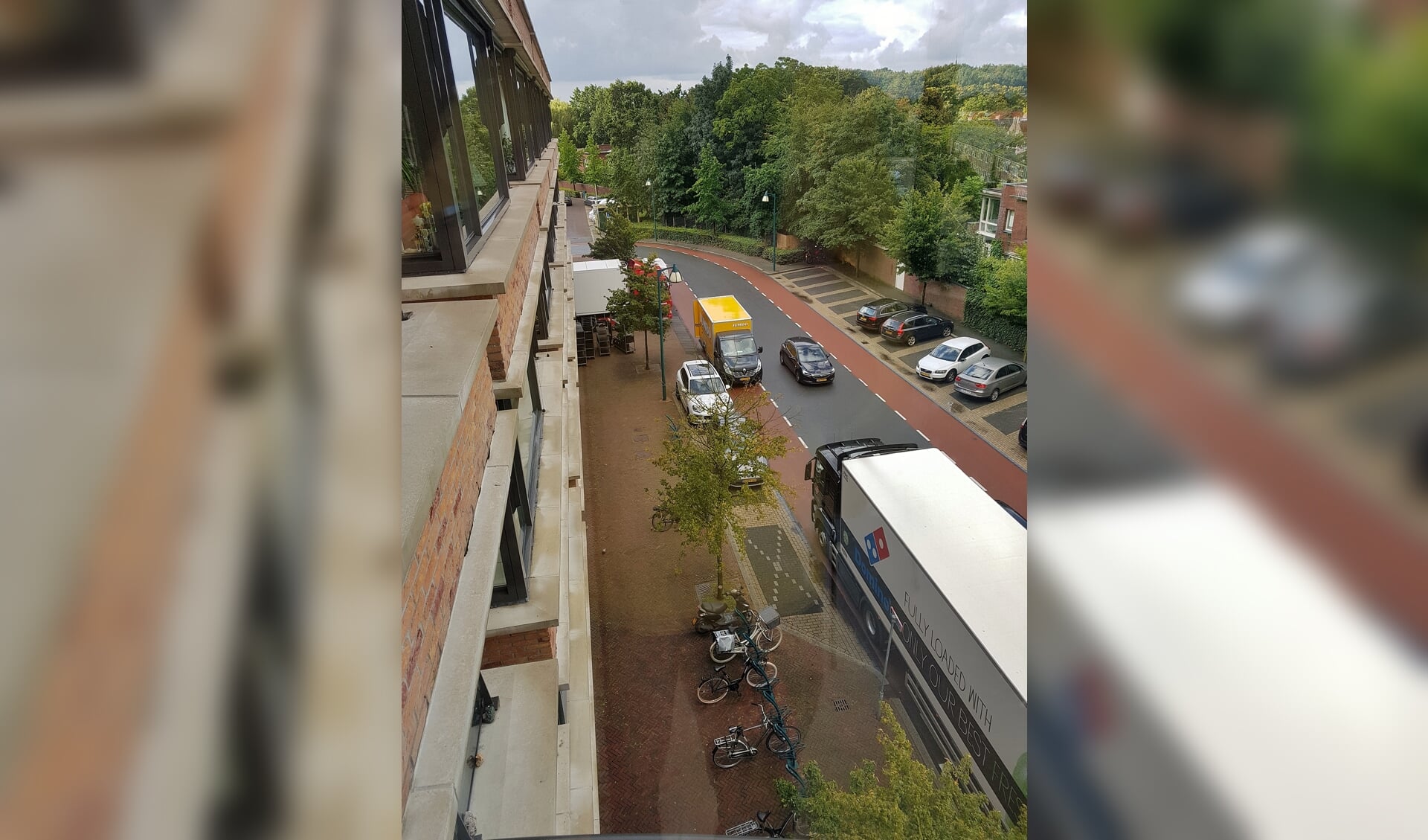 Het op straat laden en lossen zorgt voor onveilige situaties en - volgens de bewoners - overlast.