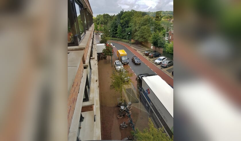 Het op straat laden en lossen zorgt voor onveilige situaties en - volgens de bewoners - overlast.