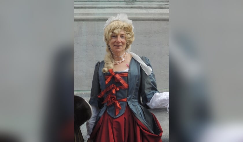 Maria Boerhaave Drolenveaux bezoekt Zomaar-markt op Boerhaaveplein