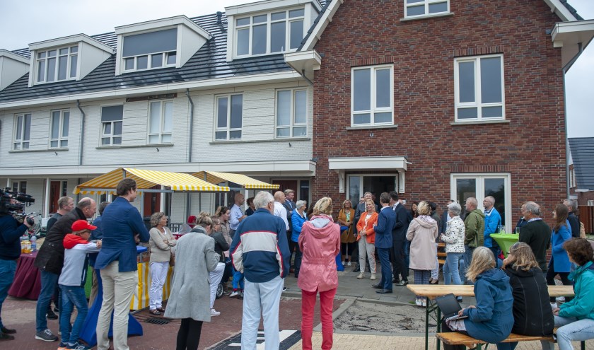 De NVDE ondertekende het Klimaatakkoord te midden van bewoners van De Wals in Voorhout. | Foto: Kees-Jan Bakker