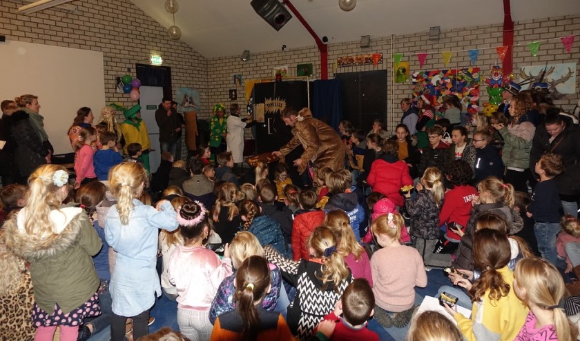 Het experiment van van professor Bükkendorf gaat helemaal mis, waarna allerlei historische Bokken-figuren ontsnapt zijn. Aan de kinderen de taak ze op te sporen.
