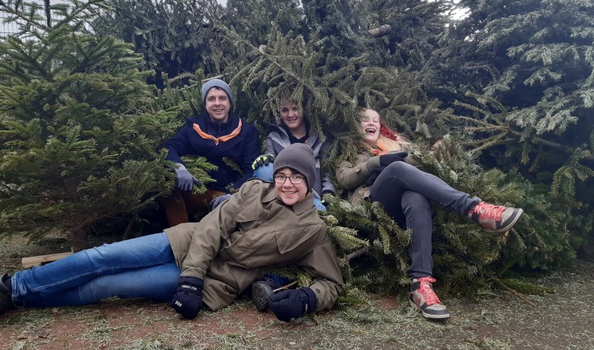 Van al dat gesjouw met flinke kerstbomen word je best moe, vinden deze explorers van de Lisser Kaninefaten.