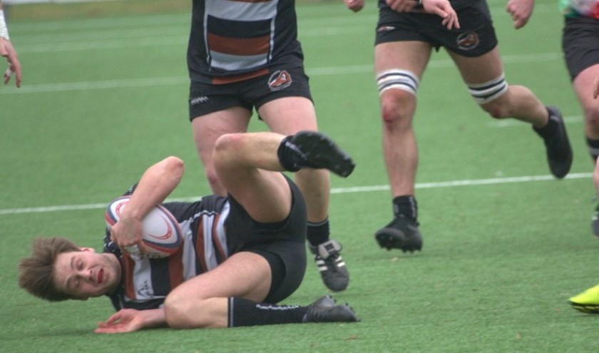 Max Teunissen ook hard onderuit.