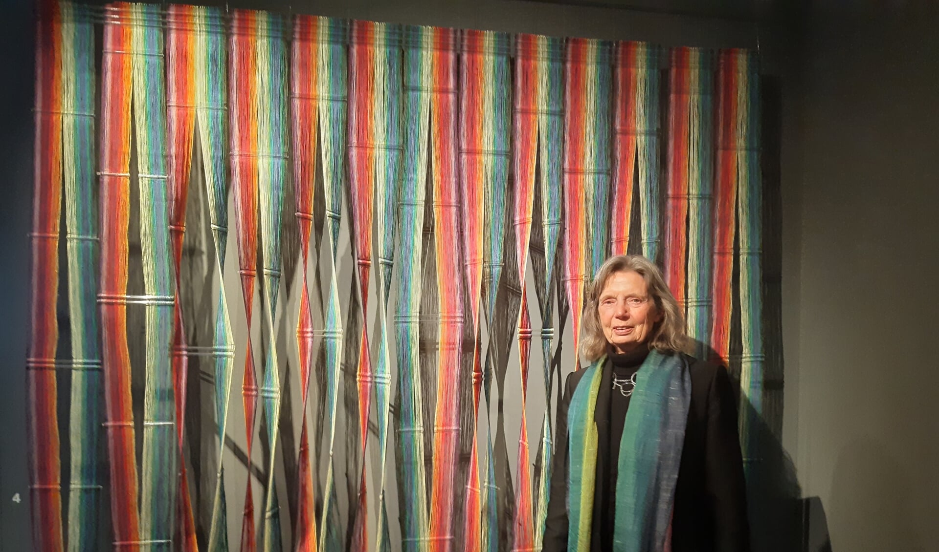 In het kleurig geweven wandkleed dat Rita Kok maakte, zijn de bollenvelden te herkennen. 