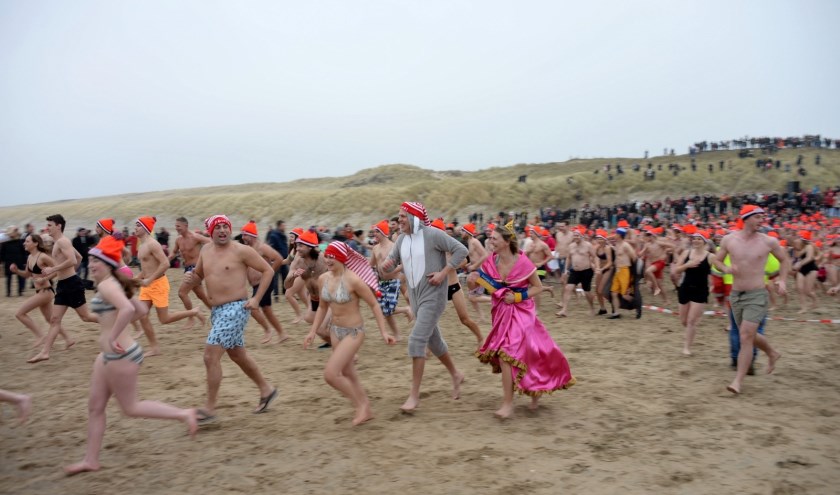 Voor de meesten was het even dippen en snel aan de erwtensoep om op te warmen. | Foto: met dank aan Paul Jansen.