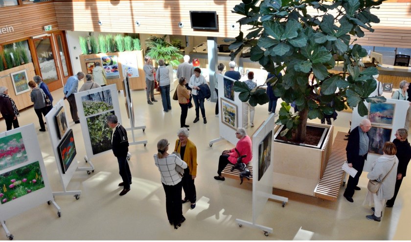 De expositie van amateurkunstenaars in het Atrium van het Leiderdorpse gemeentehuis in 2018 was een groot succes.