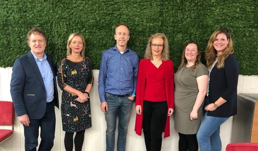 Huisartsen Dick Koster en Carla Juffermans, apothekers Wouter Dessing en Karin Beuning en verloskundigen Sara Spruitenburg en Nicole Starink.
