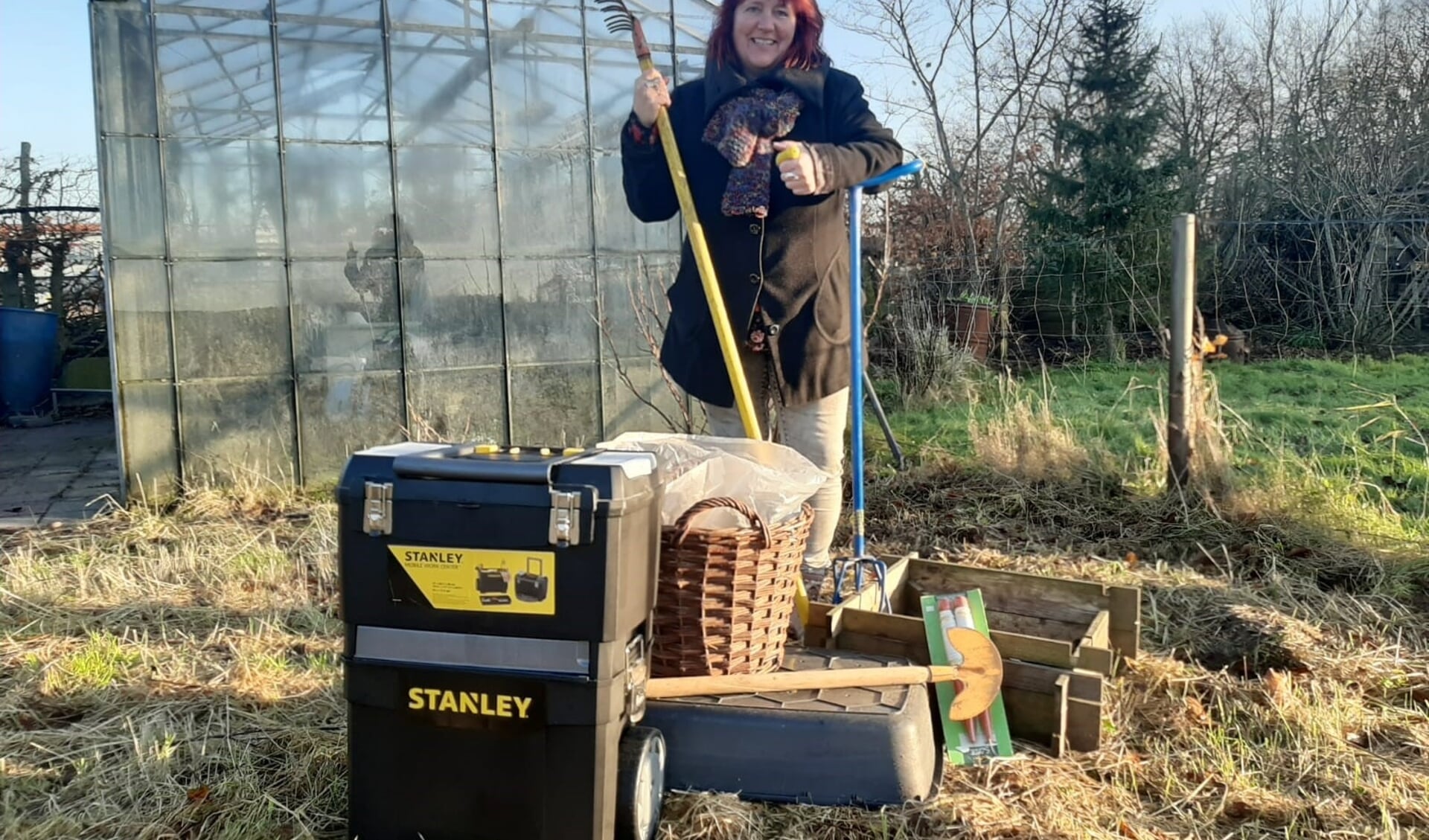 Marga Maillé maakt met gebruikt tuingereedschap een 'Groeituin'. | Foto: pr