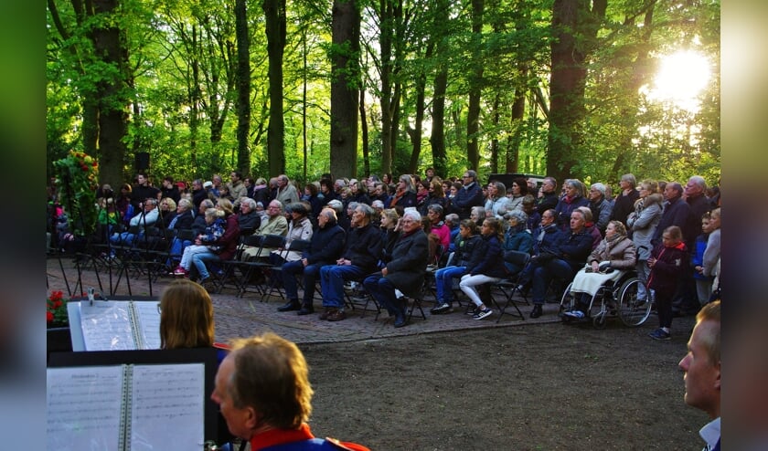De bijeenkomst in het Bos van Wijckerslooth wordt ieder jaar druk bezocht.