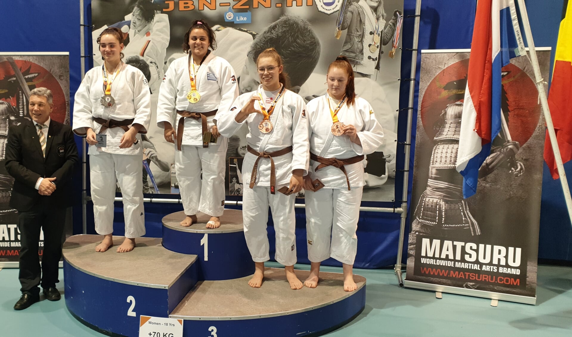 Eva Hornsveld (tweede van rechts) wint brons bij het internationale toernooi. | Foto: pr.