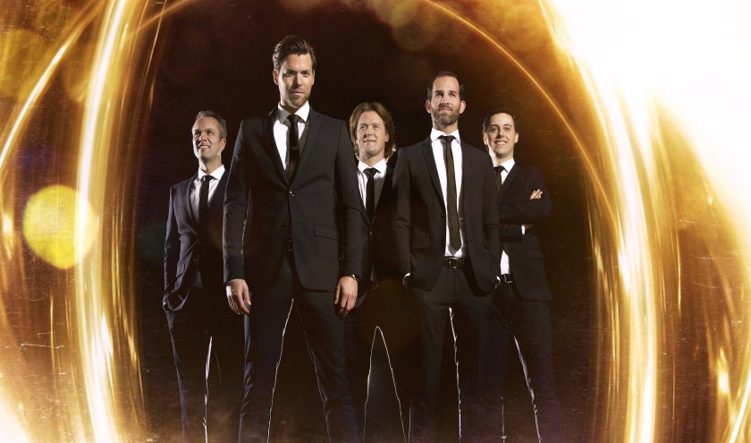 De band SoulBeach treedt op tijdens Avondje Uit in Lisse.