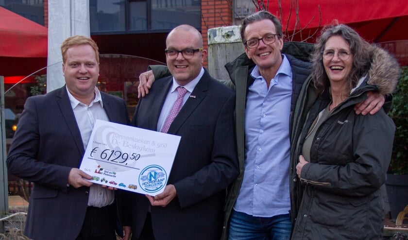 Pieter en Tanja van De Beslagkom overhandigden een mooie cheque. | PR