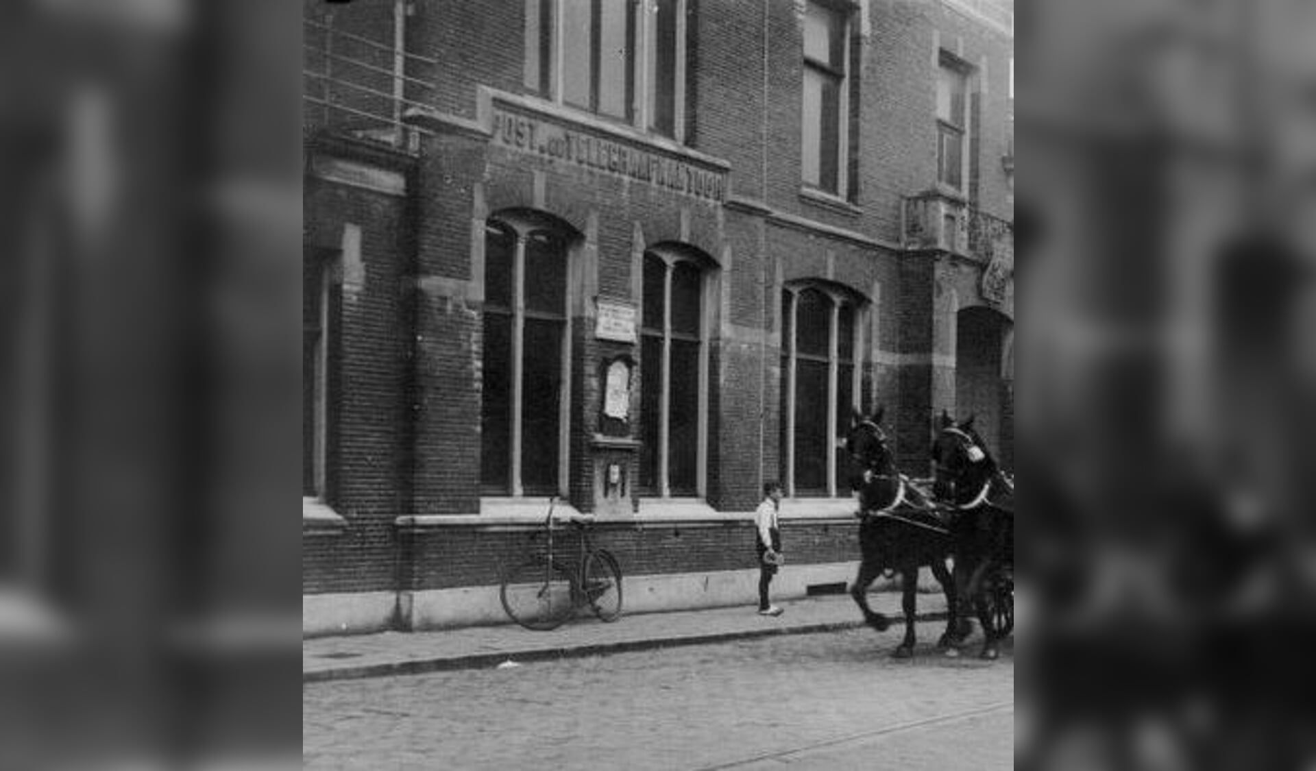Het oude Post, Telefoon en Telegraafkantoor op de hoek Kanaalstraat/Heereweg. 