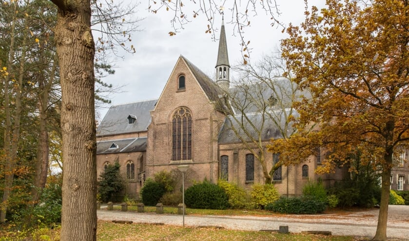<p>De Matthiaskerk in Warmond.</p>  