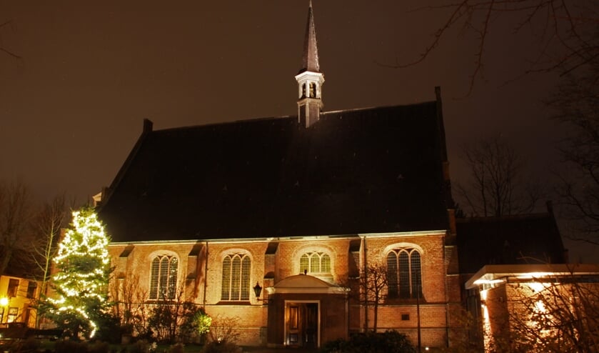 De Dorpkerk wordt sinds december bij donker prachtig uitgelicht.   