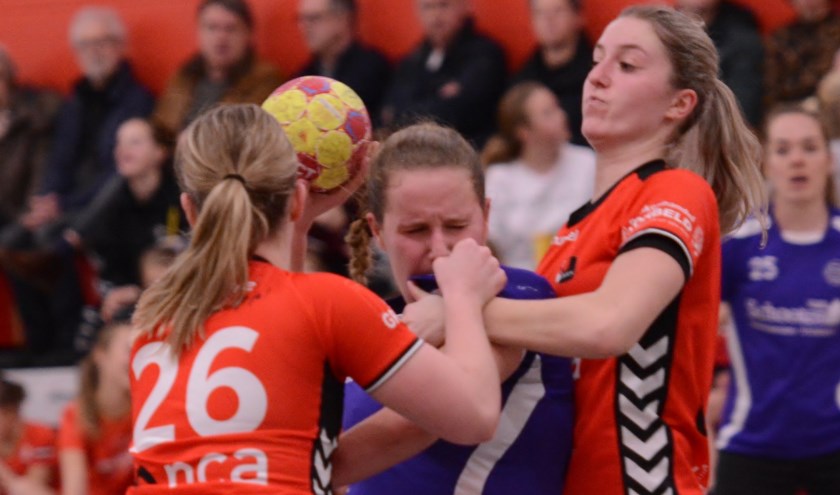 Zoë de Ridder in de aanval voor Foreholte.