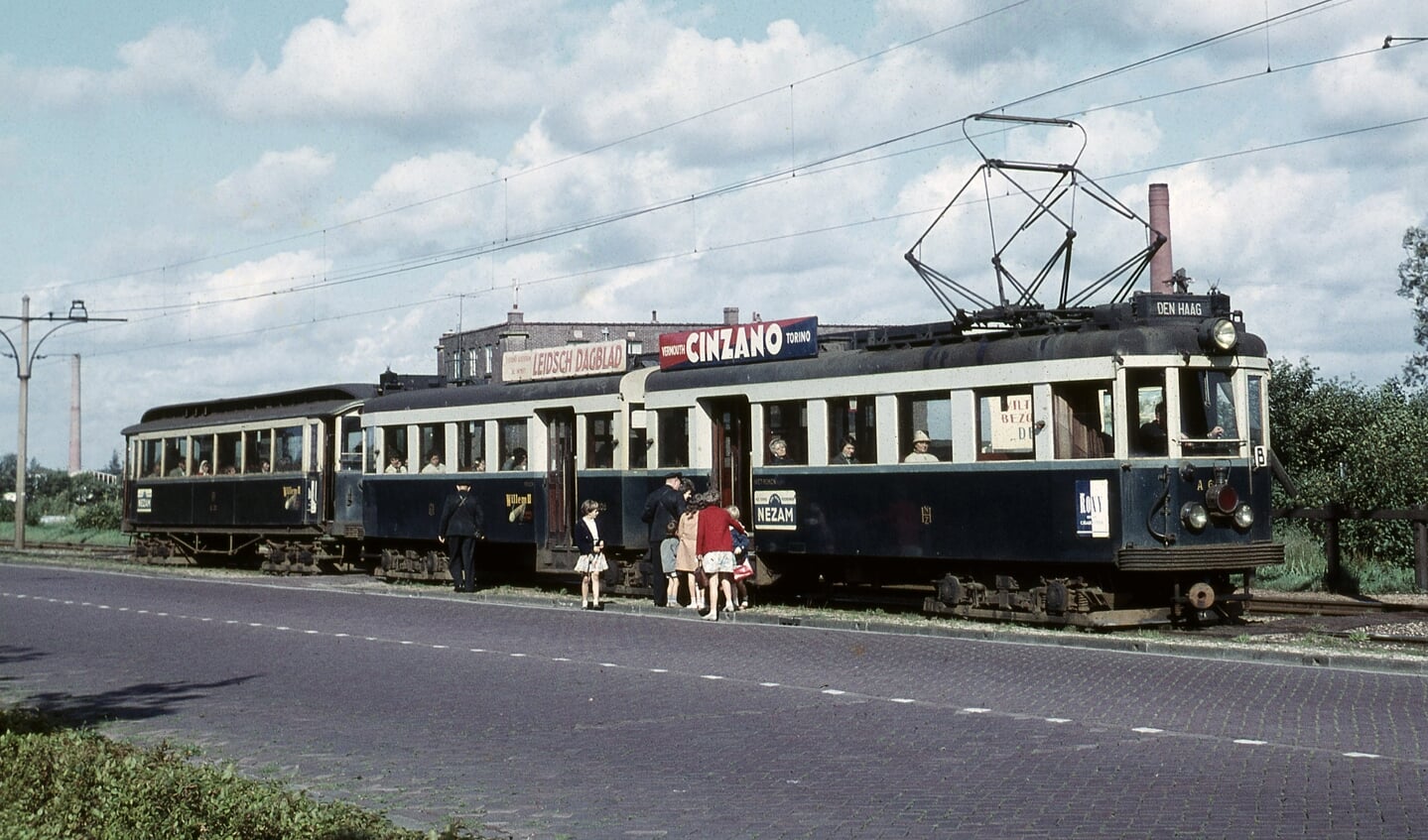 Tramstel A607/A608 in september 1961 tussen Voorschoten en Leidschendam.