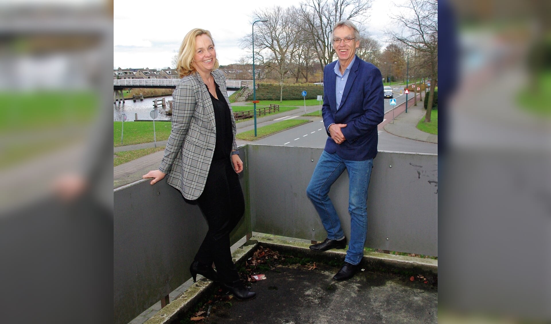 Douwe Splinter (rechts) met zijn opvolger, Anika Remerij. 'Ik herken de energie.' | Foto Willemien Timmers