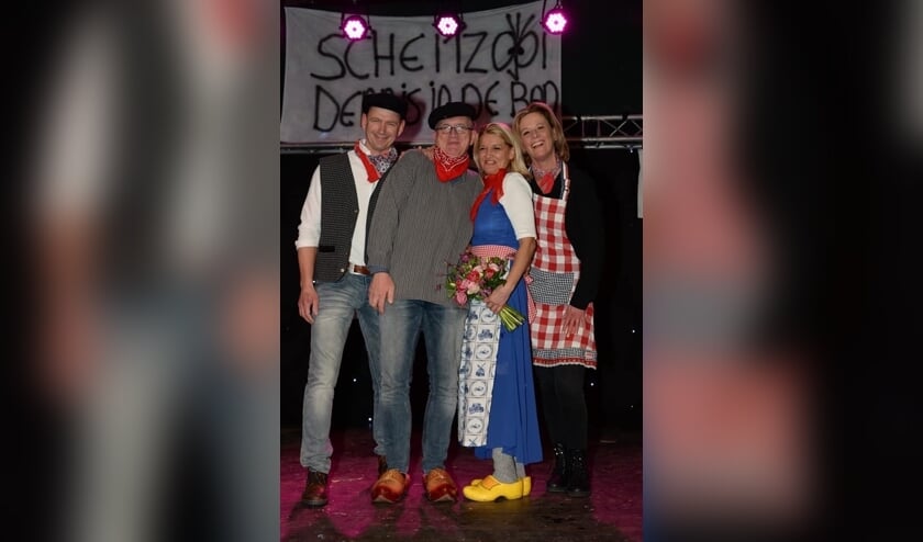 Boer Jaap met zijn boerin Caatje en hun getuigen Margreetje en Dick. | Foto: facebook cv Kaninefaaten.