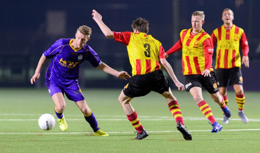 Bert Steltenpool in actie tijdens de wedstrijd tegen Ter Leede (8/2) scoorde zaterdag 2x. | Foto: OP, Rob Romer.