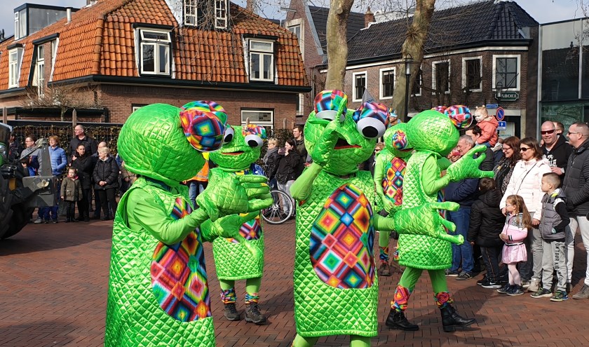 Gezelligheid tijdens de carnavalsoptocht van vorig jaar.