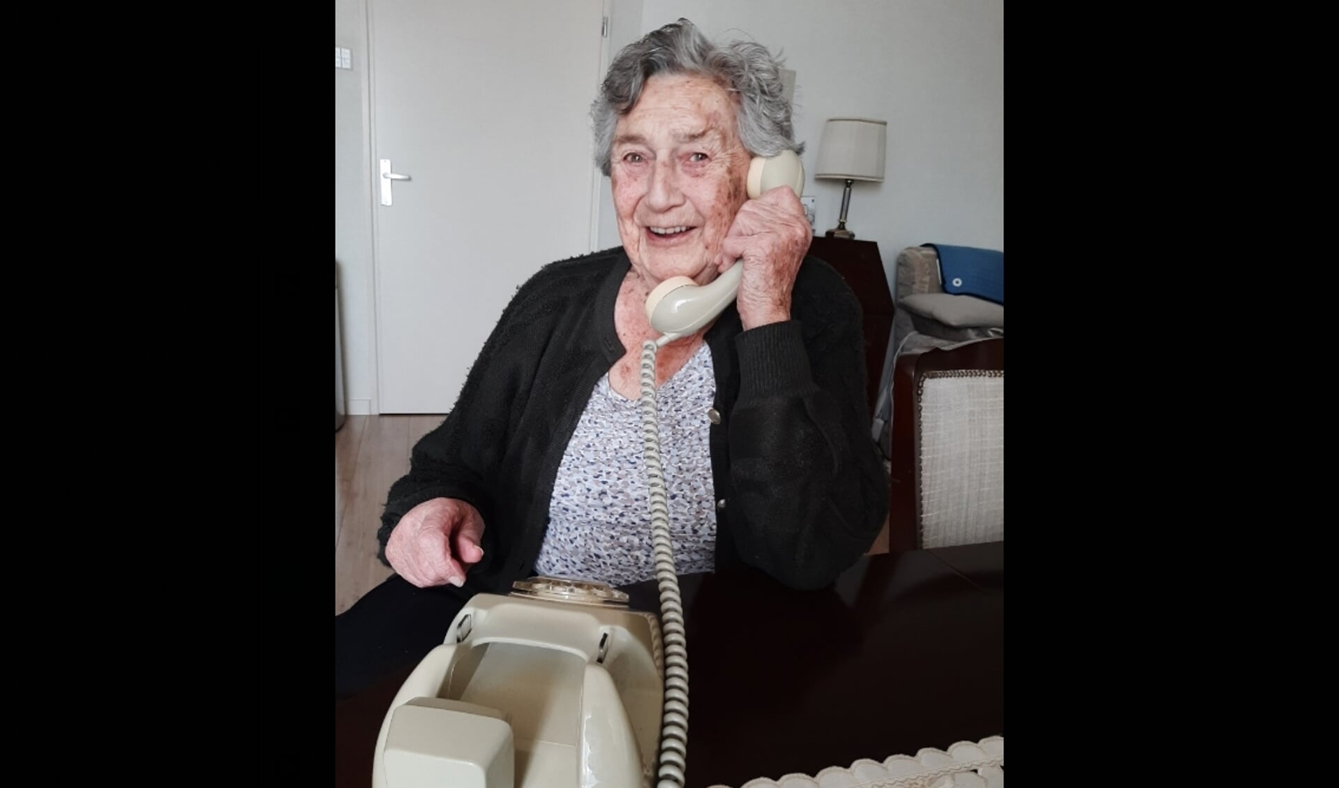 De moeder van Birgitte is zo blij met de Wonderfoon, ze geniet er elke dag van.