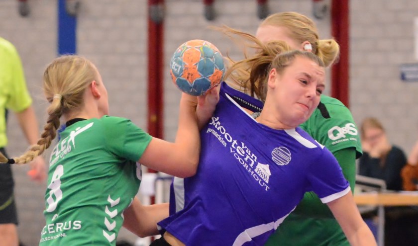 Merel van Drueten in de aanval voor Foreholte.