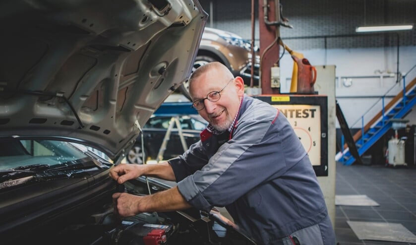 Na 45 jaar trouwe dienst zwaait technisch specialist bij Polderman Ton Warmerdam af. Hij gaat genieten van zijn welverdiende pensioen.
