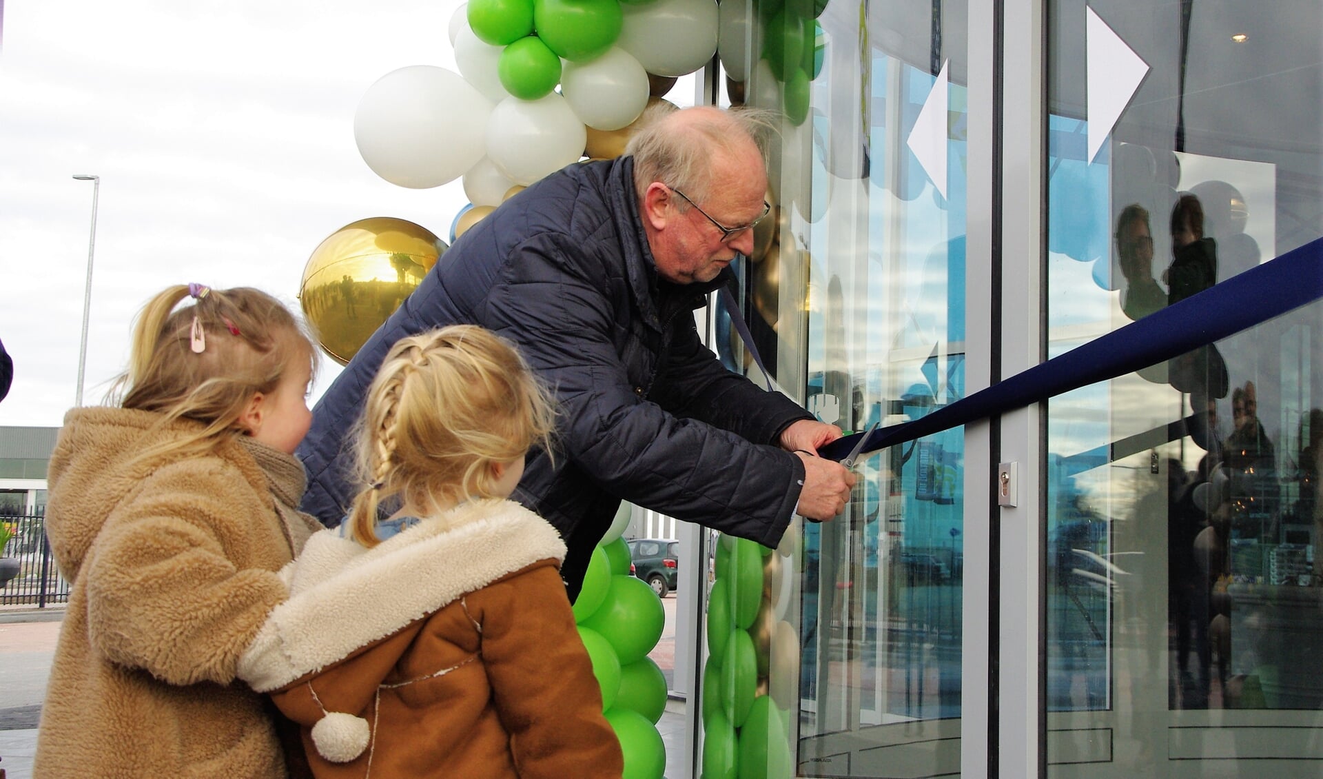 Op woensdag 18 maart werd op een bescheiden manier de opening van tuincentrum De Bosrand gevierd. Veel klanten wisten de winkel vorige week al te vinden. | 