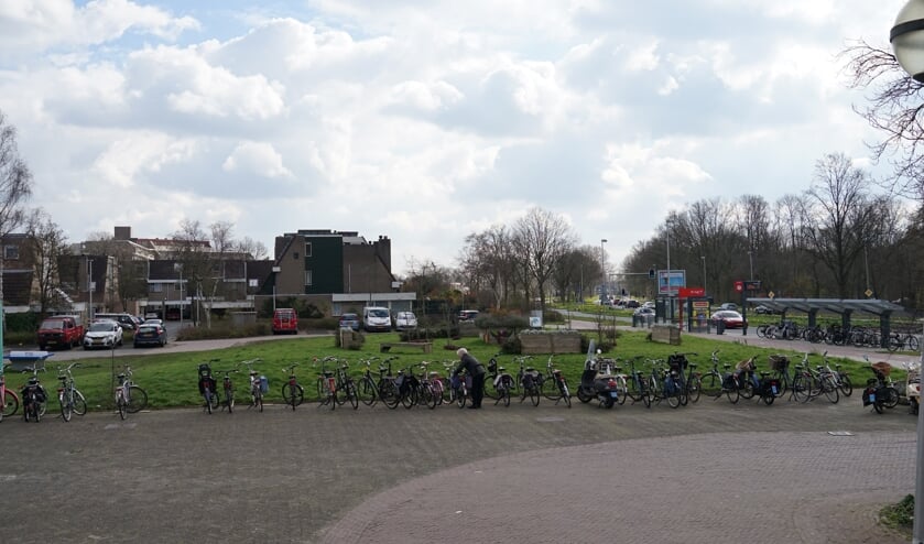 'Het grasveld op de plek waar tot 2012 het gemeentehuis stond. Een mooie locatie voor een woontoren, vindt stedenbouwkundig bureau
Urban Synergy.