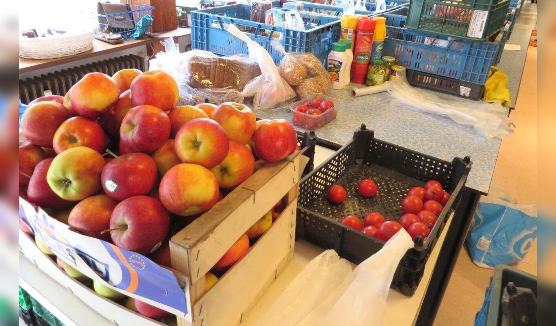 Naast zuivelproducten zijn ook groenten en fruit onderdeel van een wekelijks af te halen pakket. | Foto: WS