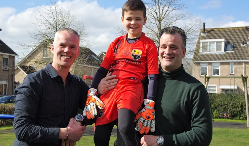 FCO-keeperstrainer Rob Heemskerk, keeper Ruben Schouten en vader Fabian Schouten. |