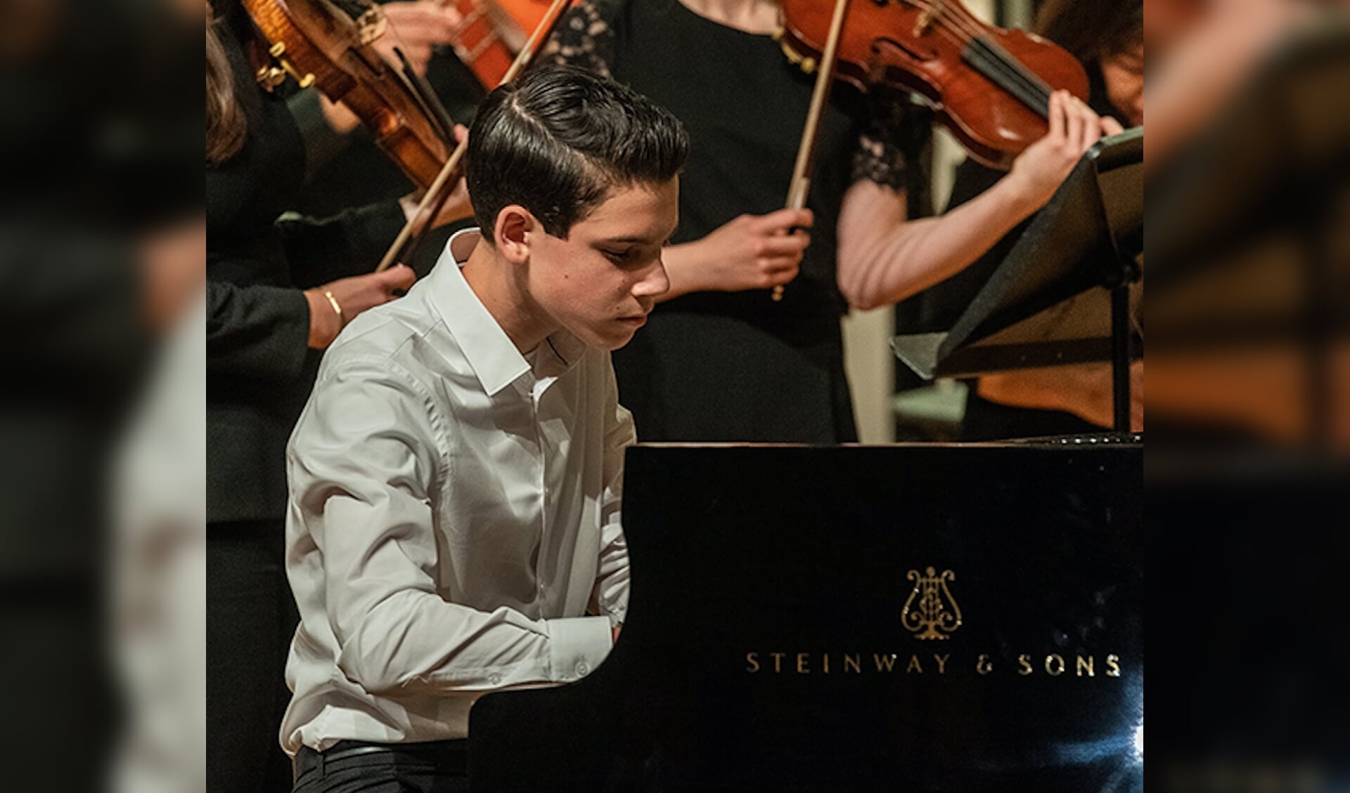 Philip Karmanov (2004) begon op zesjarige leeftijd met pianospelen. In 2017 nam hij deel aan het Prinses Christina Concours, wat hem een eervolle vermelding opleverde.
