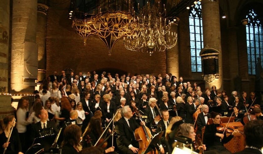Het honderd-jarige Christelijke Oratoriumvereniging Ex Animo uit Leiden treedt op.