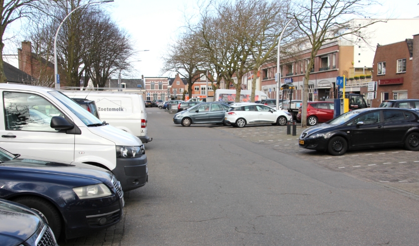 De politiek bepaalt nieuwe kaders om aloude parkeerproblemen op te lossen. | Foto en tekst: Wim Siemerink