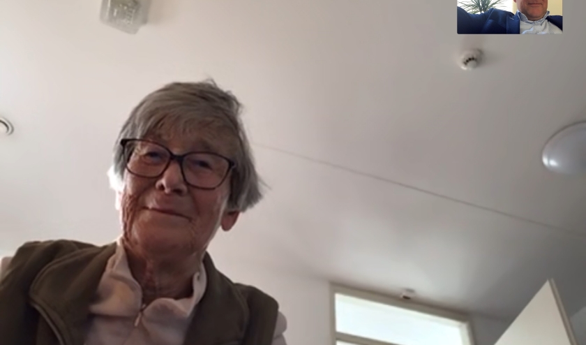 Mevrouw Van de Heisteeg facetimet dagelijks met haar (klein)kinderen. | Foto: pr.