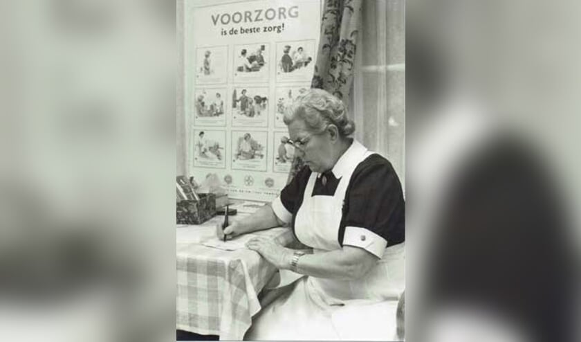 Wijkzuster Rie Telkamp| foto: Archief Gerard Telkamp