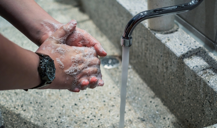 Goed en vaak je handen wassen blijft belangrijk.