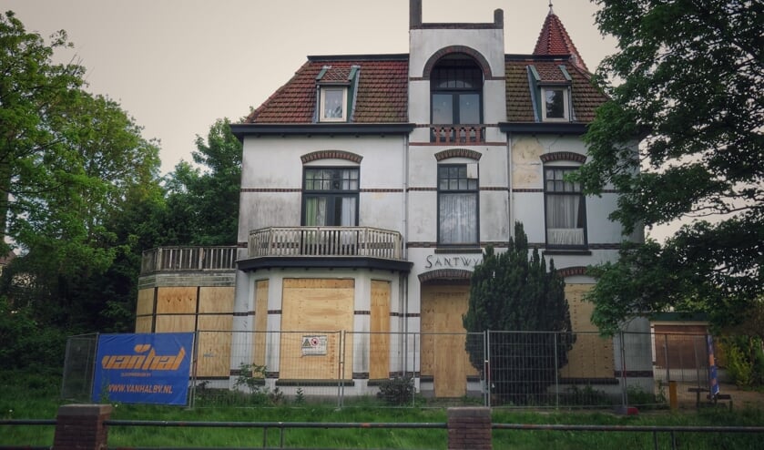 Villa Santwyck biedt inmiddels een troosteloze aanblik. | Foto: Tony Whelan.