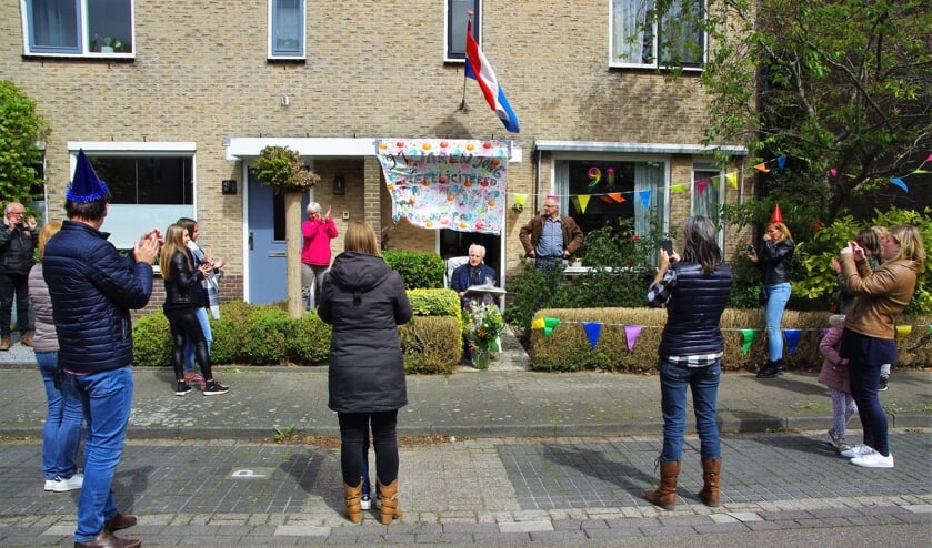 Joop den Hollander genoot van de felicitaties. | Foto Willemien Timmers