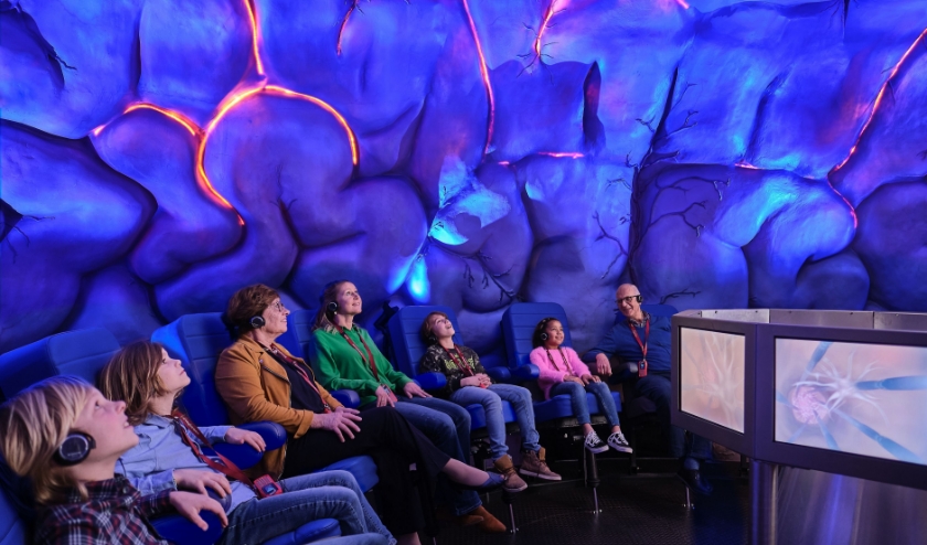De bezoekers kunnen in Corpus het nieuwe licht- en kleurspektakel beleven.