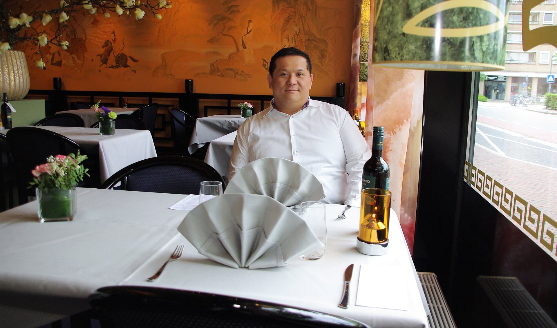 Ka Lun Ip is blij dat hij zijn gasten kan ontvangen in zijn gezellige restaurant dat volledig corona-proof is.| 