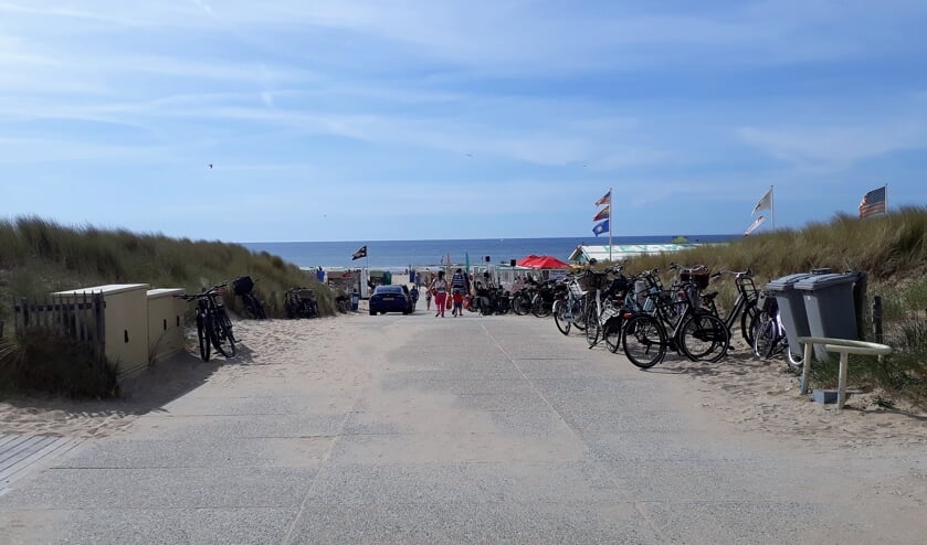 Een overgrote meerderheid van de raad wil 'blokkadevrije' strandafgangen. | Foto: SKvD