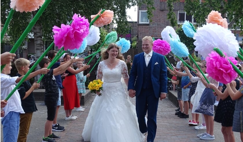 Caroline Tuin-Kieboom en haar man Harm Jan arriveren bij De Akker.