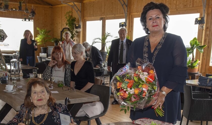 Maja van Hall werd benoemd tot officier in de Orde van Oranje-Nassau. | Foto: krolFoto